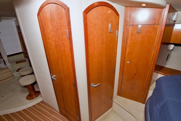 2008 Cruisers Yachts 42