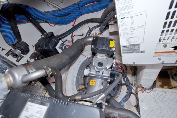 Altitude Adjustment 42ft Cruisers Yachts Yacht For Sale