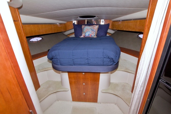 2008 Cruisers Yachts 42