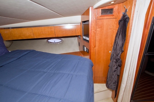 2008 Cruisers Yachts 42