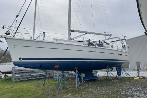 44-ft-Hunter-2005-- Shelburne Vermont United States  yacht for sale