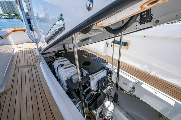 2010 Winter Custom Yachts 29