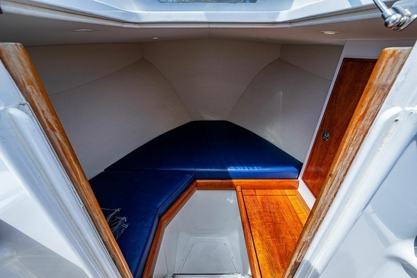 2010 Winter Custom Yachts 29