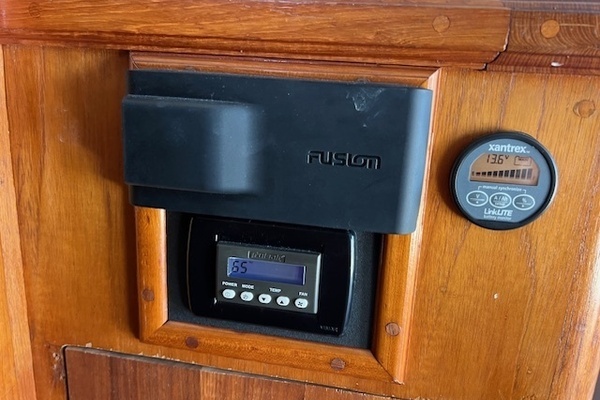Egg Harbor Flydridge 32 Yacht For Sale