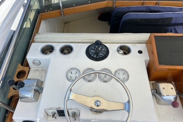 Egg Harbor Flydridge 32 Yacht For Sale