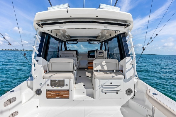 2023 Boston Whaler 40