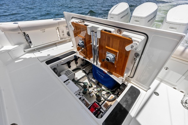 2023 Boston Whaler 40