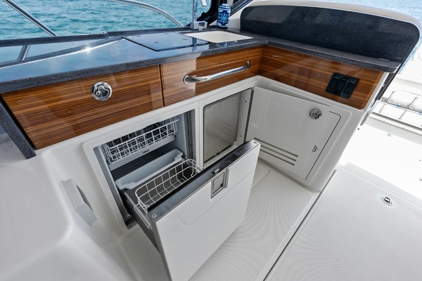 2023 Boston Whaler 40