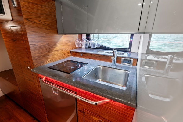 2023 Boston Whaler 40