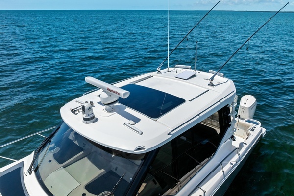 2023 Boston Whaler 40