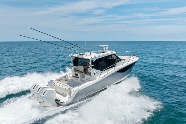 2023 Boston Whaler 40
