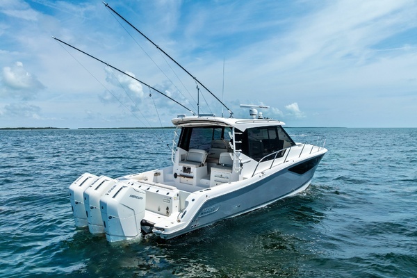 2023 Boston Whaler 40