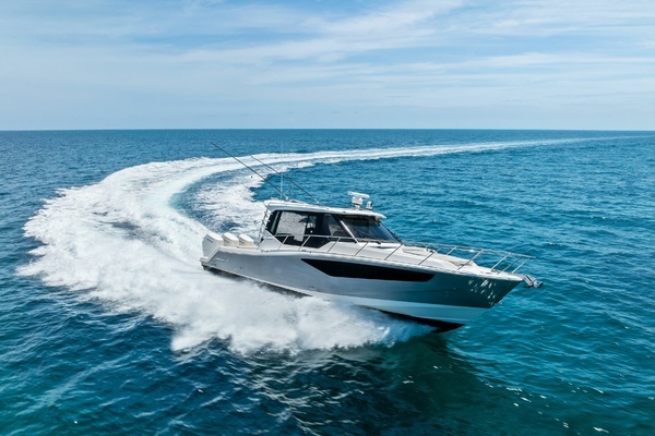 2023 Boston Whaler 40
