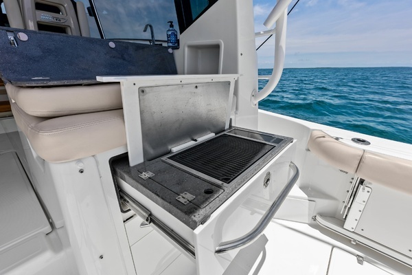2023 Boston Whaler 40