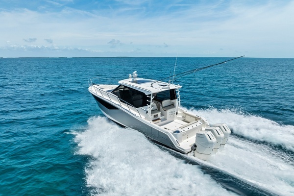 2023 Boston Whaler 40