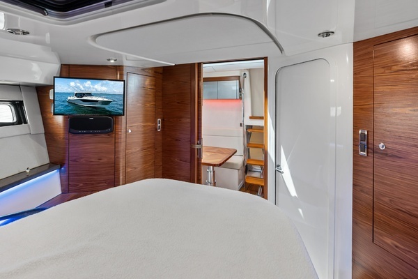 2023 Boston Whaler 40