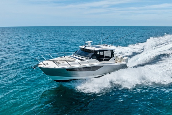 2023 Boston Whaler 40