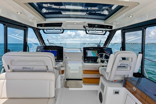 2023 Boston Whaler 40
