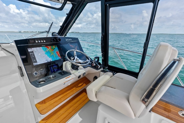2023 Boston Whaler 40