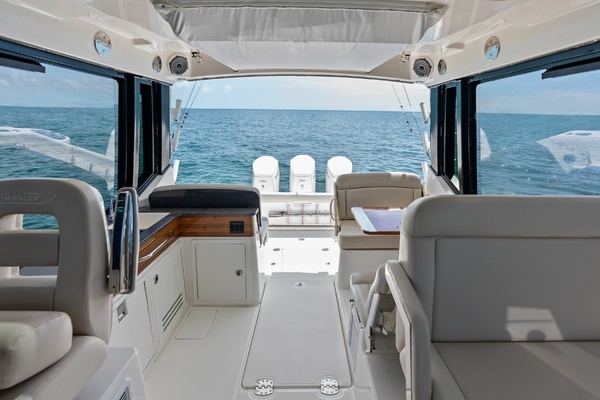 2023 Boston Whaler 40