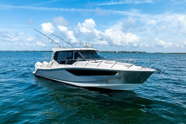 2023 Boston Whaler 40
