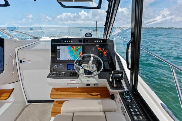 2023 Boston Whaler 40