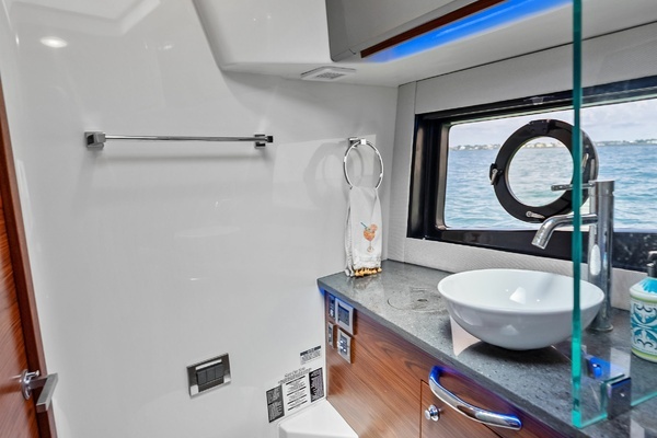 2023 Boston Whaler 40