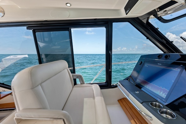 2023 Boston Whaler 40