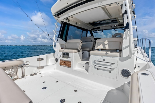 2023 Boston Whaler 40