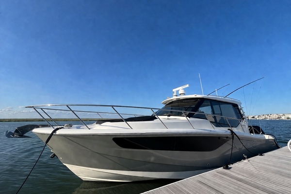 40-ft-Boston Whaler-2023-405 Conquest- Key Largo Florida United States  yacht for sale