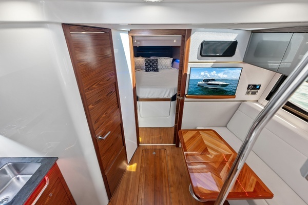 2023 Boston Whaler 40