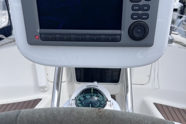 Photo of the 2006 Hunter 38 "Sound Affect"