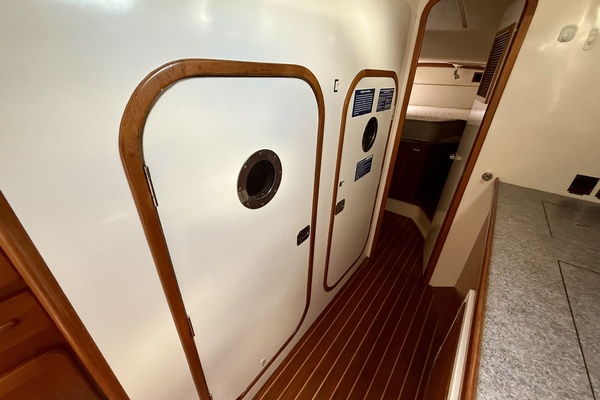 Surreal 47ft Caliber Yacht For Sale