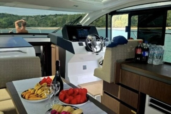 35ft Sealine Yacht For Sale