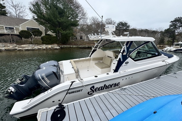 2017 Pursuit 30
