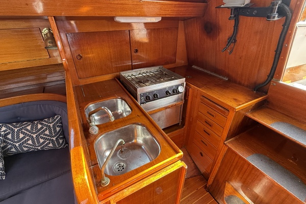 CARPE DIEM 33ft Vindo Yacht For Sale