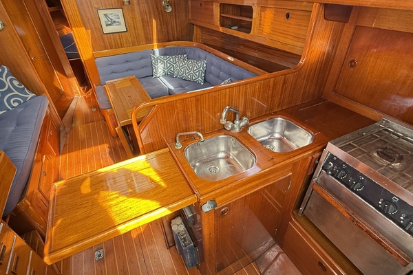 CARPE DIEM 33ft Vindo Yacht For Sale