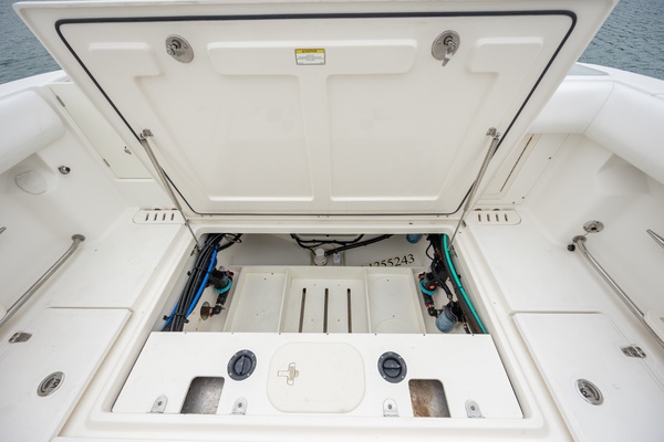 32ft Boston Whaler Yacht For Sale