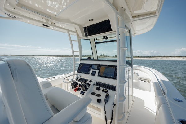 32ft Boston Whaler Yacht For Sale