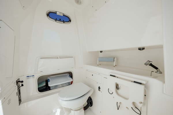 32ft Boston Whaler Yacht For Sale