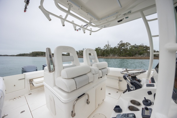 32ft Boston Whaler Yacht For Sale