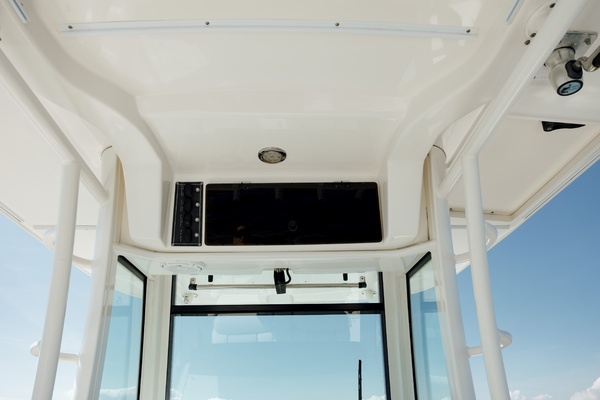 32ft Boston Whaler Yacht For Sale