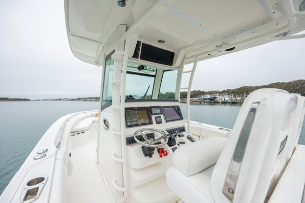32ft Boston Whaler Yacht For Sale