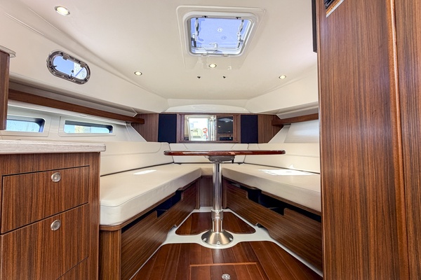 38ft Pursuit Yacht For Sale