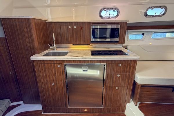 38ft Pursuit Yacht For Sale
