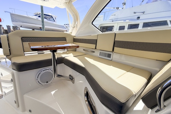 38ft Pursuit Yacht For Sale