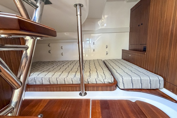 38ft Pursuit Yacht For Sale