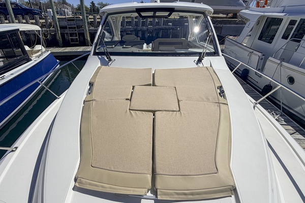 38ft Pursuit Yacht For Sale