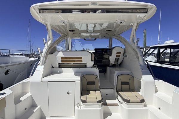 38ft Pursuit Yacht For Sale