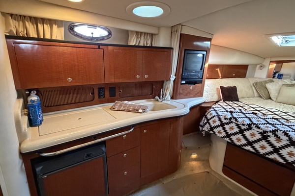32ft Sea Ray Yacht For Sale